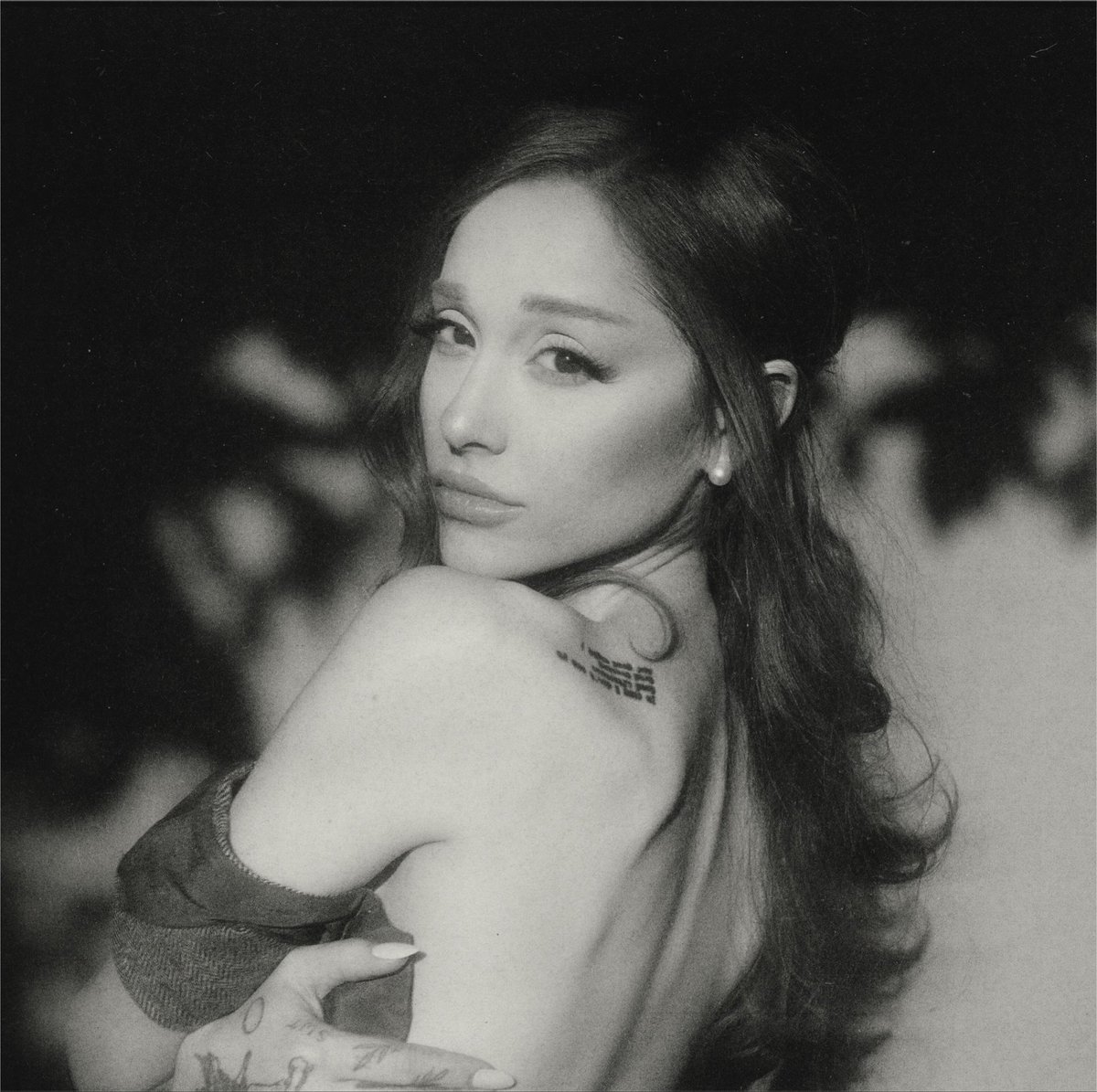 arianagrandebr's tweet photo. 🚨 HITUDA! Ariana Grande ocupa o top 2 do Spotify Global em nova atualização:

#1 - hate that i made you love me 4.8M
#2 - petal 4.5M https://t.co/mDwNggUx5N