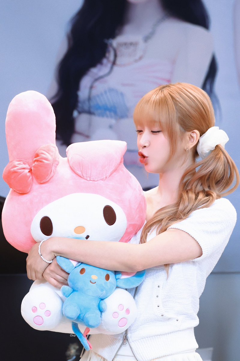 Sumingong's tweet photo. 260802 🐰

#스테이씨 #STAYC #수민 #SUMIN
#동글동글쑴 https://t.co/P7wQsiteWh