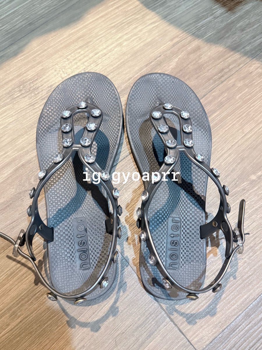 oyggyoo's tweet photo. ส่งต่อ holster Ka
Size: 38

🤍✨690฿ รส
Dm ดูพตได้ค่ะ
✅ ไม่ผ่านการซ่อม เพชรครบ ✅
#ส่งต่อรองเท้า #ส่งต่อรองเท้ามือ2  #ส่งต่อholster #Holster https://t.co/STkRIxC9pb