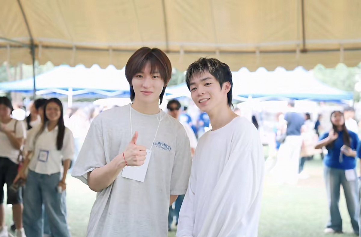 baepaifah's tweet photo. น้องก้องกับพีเจเฟรมเดียวกันน งานรับน้องบ้านแจ๋ว น่ารักมากกอะ https://t.co/Gn5fU2gNtn