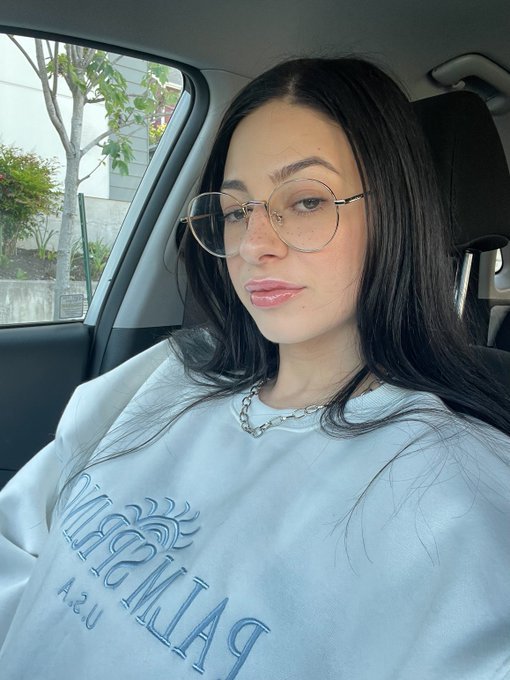 ivyember2536's tweet photo. Hope my dream man see this 🥰🥰🥰🥰 https://t.co/d54z2sHcYy