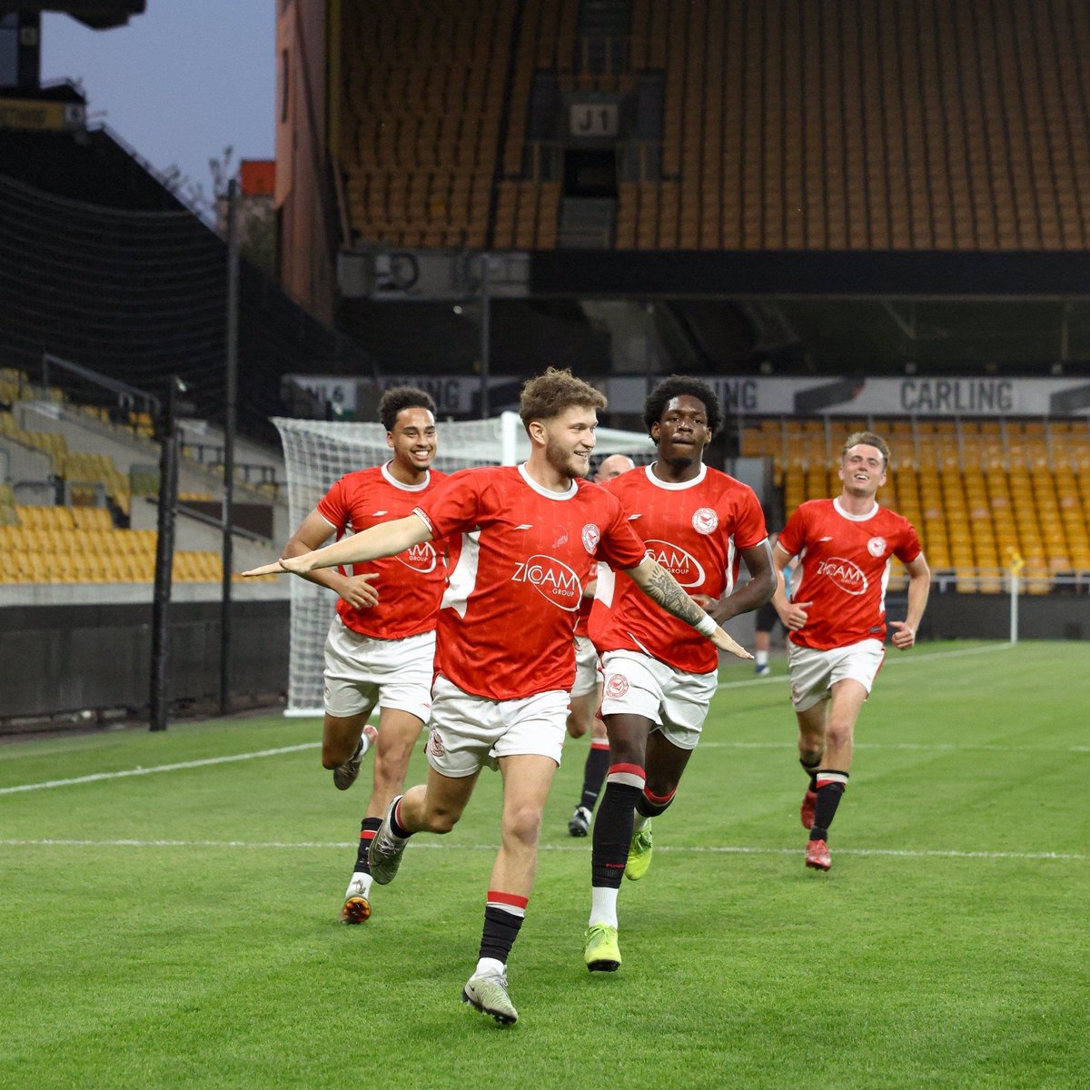 MidlandLeague's tweet photo. Now to the 90 minutes ahead - both sides come into this game having suffered defeats on GW1 - so the desire to get first points on the board will be shared by John Griffiths and Nathan Lamey.

But looking back at the last-time these sides met….

JW Hunt Cup triumph at the Molineux for the men in red and white!

#MFL @capellisport