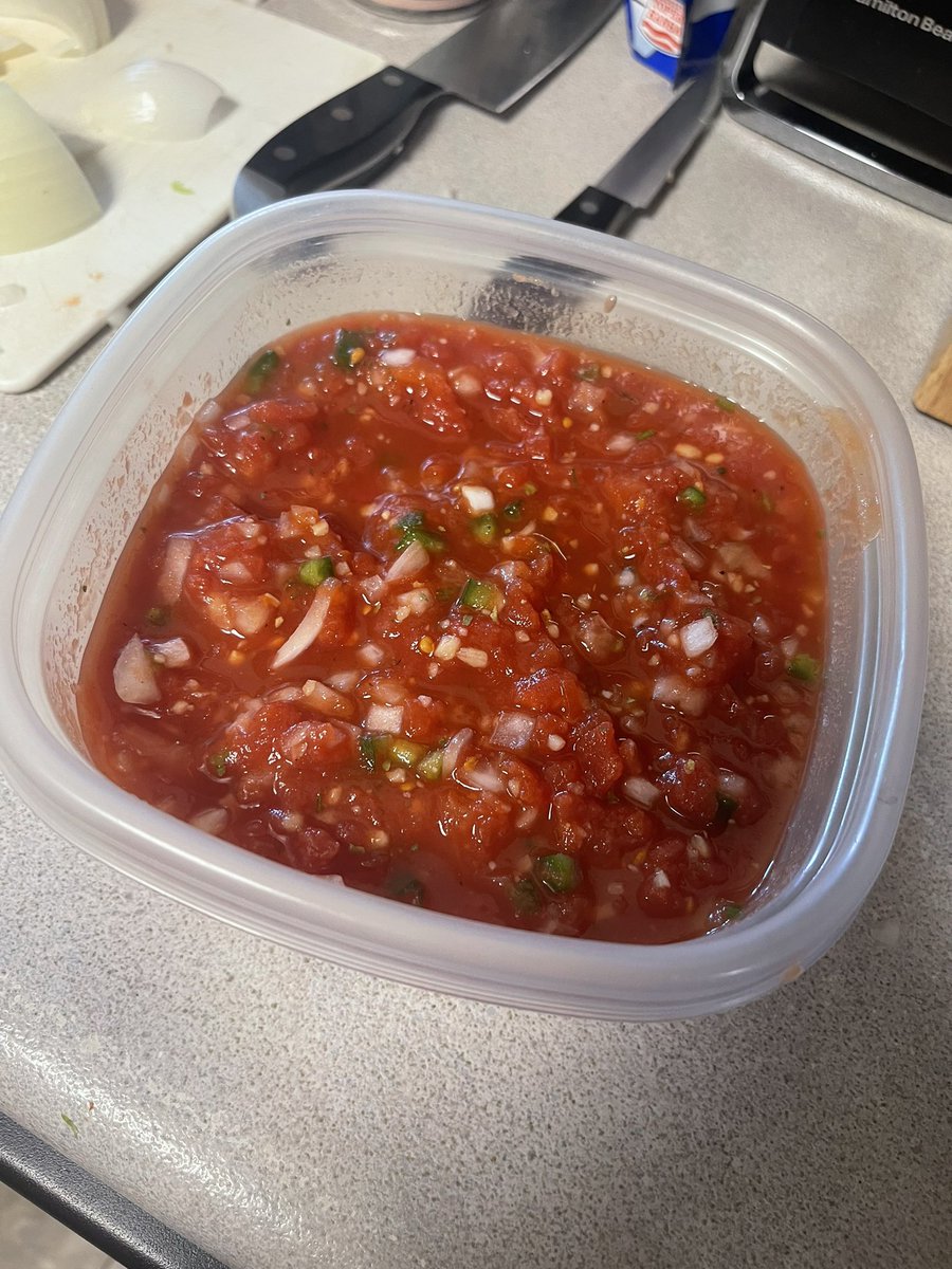 SilentMothx's tweet photo. Made a simple homemade salsa that came out perfect 😋 https://t.co/8Wy3bjUte2