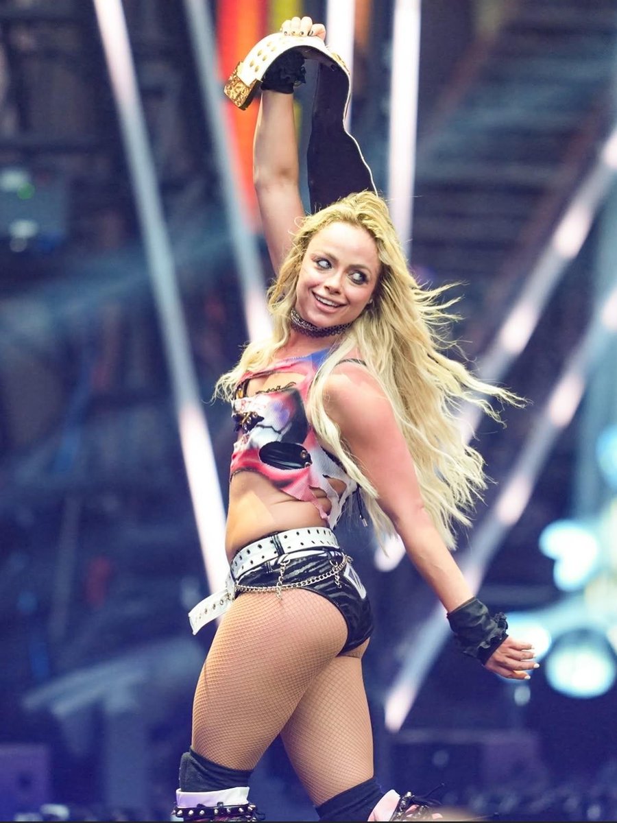 GionnaLivvv's tweet photo. love her. hate her. it simply does not matter.

THE GREATEST WOMEN'S WORLD CHAMPION OF ALLLLLLL TIME https://t.co/OTbClslW13