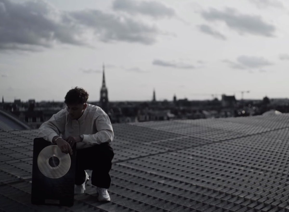 BekarActu's tweet photo. « D’abord, il y a eu l’orage. Puis, le temps est passé jusqu’à laisser entrevoir les beaux jours. Aujourd’hui, mon album Plus Fort Que l’Orage est certifié platine… »

FIERTÉ DU NORD 💿 https://t.co/AJfyv8rTLJ