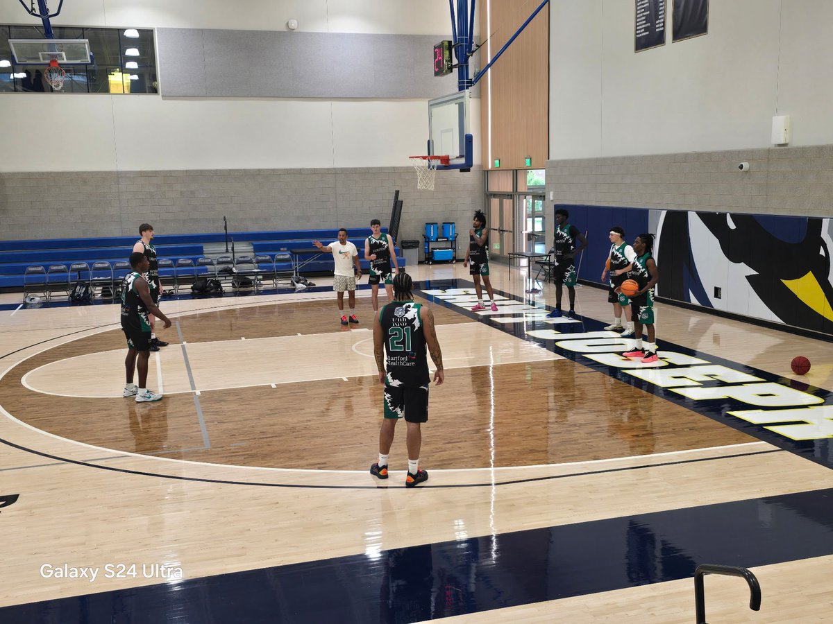 KemarBailey8's tweet photo. Got to love it-7-2 -🏀 -coaching https://t.co/mvpBX1pKiU