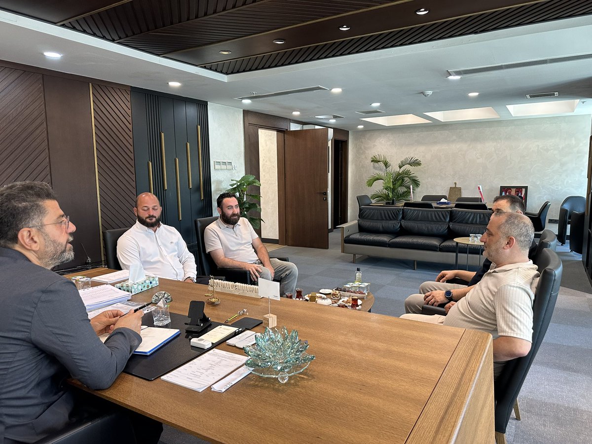 eyupilceakparti's tweet photo. 📍 AK Parti Eyüpsultan İlçe Başkanlığı

Salı Buluşmalarımızda sizleri bekliyoruz.

Her Salı günü İlçe Başkanlığımızda, Başkanımız @Muhmmtvanlioglu ile siz değerli komşularımızı ağırlıyor; talep, öneri ve görüşlerinizi dinliyoruz.

Samimi sohbetimiz ve geleneksel kuru fasulye - pilav ikramımız eşliğinde bir araya gelerek Eyüpsultan’ımız için birlikte istişare ediyoruz.

Kapımız ve gönlümüz her zaman sizlere açık. Bekliyoruz. 

#HerMahallesiyleEyüpsultan

@abdullahozdemir 
@akpartiistanbul