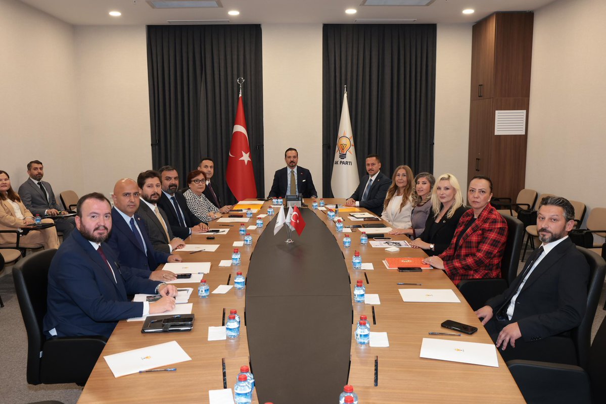 TurkDevYuzyili's tweet photo. Türk Devletleri İle İlişkiler Başkanlığımızın istişare toplantısı Genel Başkan Yardımcımız Prof.Dr. Kürşad Zorlu başkanlığında gerçekleştirildi.

Yaklaşan Türk Devletleri Teşkilatı  Zivesine yönelik hazırlıklar ve 2026 yılı faaliyetleri değerlendirildi.

#TürkDünyası
#TürkDevletleri @zorlu77