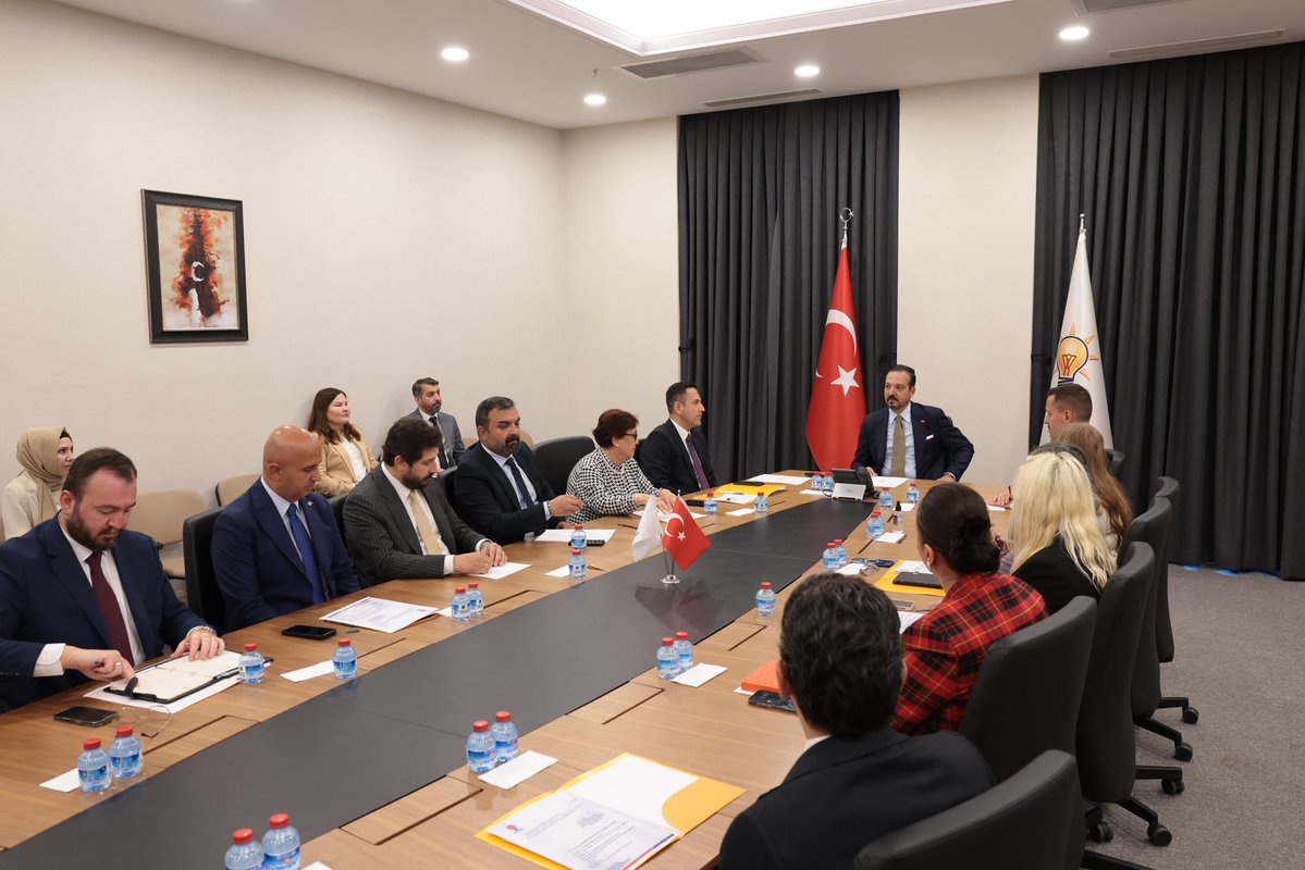TurkDevYuzyili's tweet photo. Türk Devletleri İle İlişkiler Başkanlığımızın istişare toplantısı Genel Başkan Yardımcımız Prof.Dr. Kürşad Zorlu başkanlığında gerçekleştirildi.

Yaklaşan Türk Devletleri Teşkilatı  Zivesine yönelik hazırlıklar ve 2026 yılı faaliyetleri değerlendirildi.

#TürkDünyası
#TürkDevletleri @zorlu77