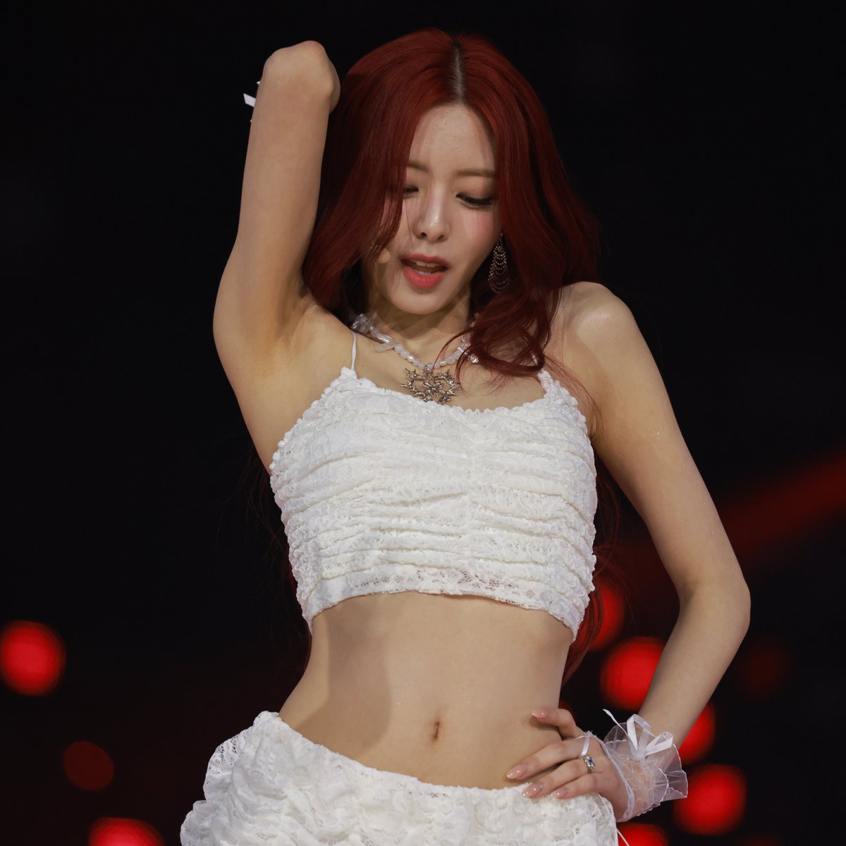 KpopData4_U's tweet photo. 231225 Yuna | 2023 SBS Gayo Daejeon

#Yuna #유나 #ITZY #있지 #Kpop https://t.co/OX3xpWWZZI