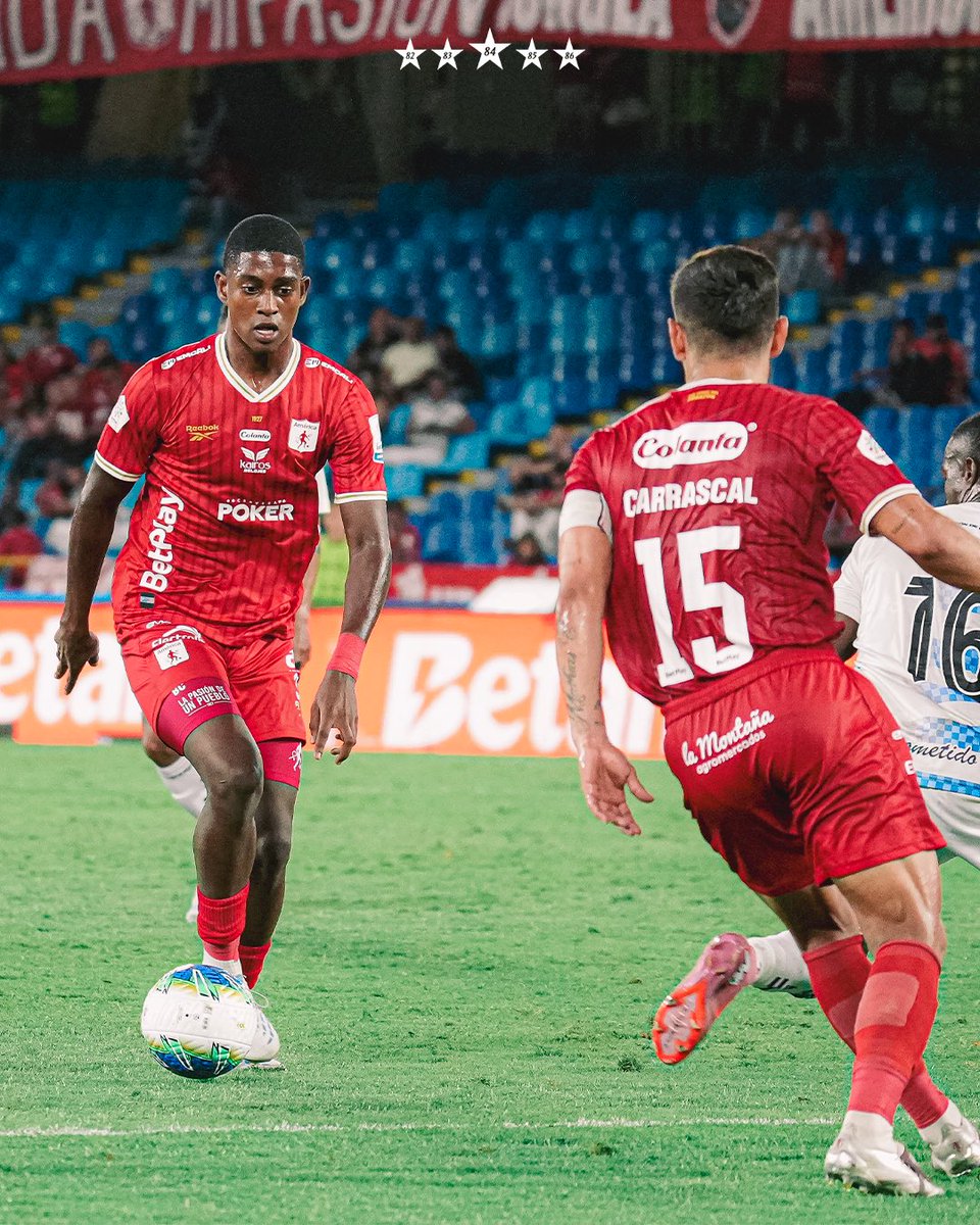 AmericadeCali's tweet photo. 🥺 𝐔𝐧 𝐝í𝐚 𝐩𝐚𝐫𝐚 𝐠𝐮𝐚𝐫𝐝𝐚𝐫 𝐞𝐧 𝐞𝐥 𝐜𝐨𝐫𝐚𝐳ó𝐧. ❤️ 

Juan Aponzá escribió la primera página de su historia con estos colores. 👹 https://t.co/LdnO50SZtl