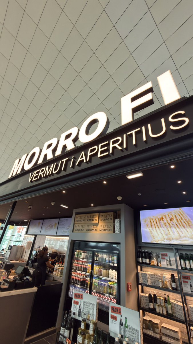 oscardeltax's tweet photo. Yo hubiera puesto 15€ por 100g de patatas … #MorroFi en el #AeropuertoDeBarcelona …
Lamentable @MorroFi https://t.co/IiDWrMBolw