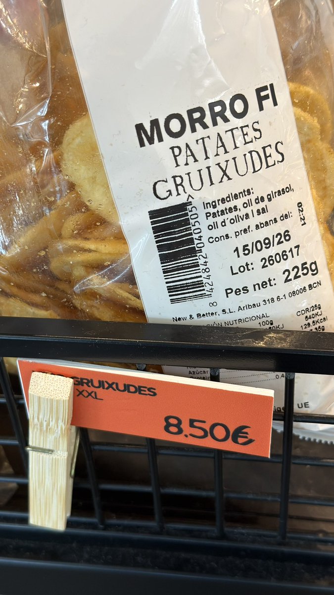 oscardeltax's tweet photo. Yo hubiera puesto 15€ por 100g de patatas … #MorroFi en el #AeropuertoDeBarcelona …
Lamentable @MorroFi https://t.co/IiDWrMBolw