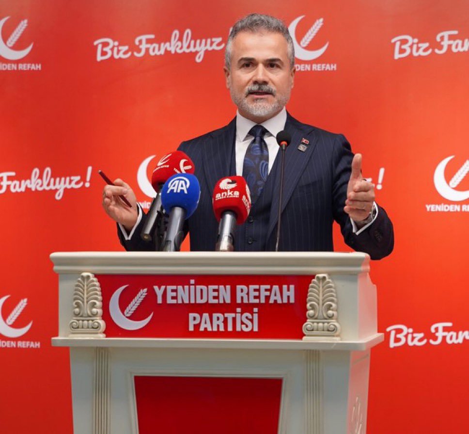 ajansmuhbir1923's tweet photo. Yeniden Refah Partisi Genel Başkan Yardımcısı Suat Kılıç: (Çerçeve Yasa hk.)

“Yasanın maddelerinden kimsenin haberi yok.

Millet bilmiyor, milletvekilleri bilmiyor ama DEM Parti biliyor, Abdullah Öcalan biliyor, biz bilmiyoruz.” https://t.co/Rt69ulDvzo