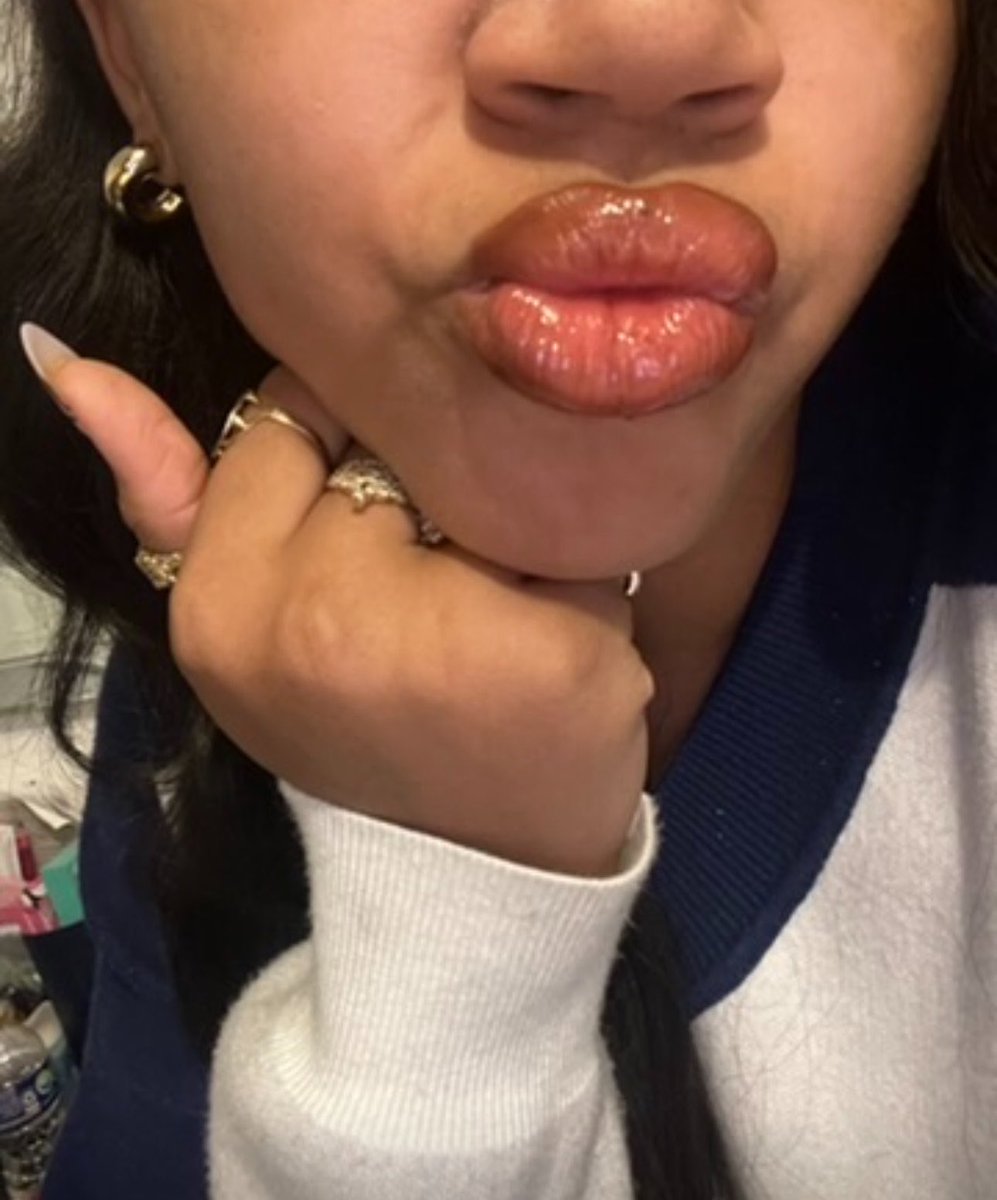 Kenzilux's tweet photo. Good morning to everyone except the ones who haven't sent today. 💅🏽

⁠#findom #findomtwitter #paypig #finsub https://t.co/jQdx4WyrkG