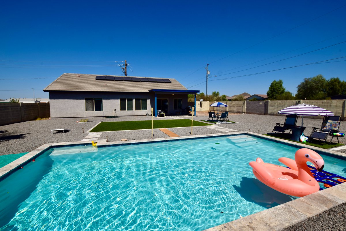 LisaCardinale1's tweet photo. Hola Phoenix friends, I’m hoping you may know a friend or family member who would love to live nearby in North Phx. If anyone comes to mind, I’d be so grateful if you shared my home with them.
You can view the listing here:
https://t.co/W4CO0QdSig https://t.co/bFEDIClY7X