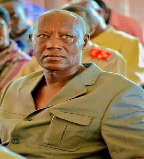 Acatbdi's tweet photo. L’ACAT-Burundi demande le transfert médical immédiat du général-major Célestin Ndayisaba

L’ACAT-Burundi exprime sa profonde préoccupation face à la dégradation de l’état de santé du général-major Célestin Ndayisaba, actuellement hospitalisé à l’ hôpital de Muramvya et demande aux autorités burundaises de prendre sans délai toutes les mesures nécessaires pour garantir sa vie et son intégrité physique.
Selon des informations concordantes émanant de ses codétenus , l’état de santé de Célestin Ndayisaba s’ est considérablement détérioré, au point qu’il doit être porté pour se déplacer. Malgré cette situation, sa demande de transfert vers un établissement hospitalier mieux équipé à Bujumbura aurait été refusée.
Pour l’ACAT-Burundi, une telle situation ne peut être traitée comme une simple question administrative ou pénitentiaire. Lorsqu’un détenu nécessite des soins spécialisés qui ne peuvent être correctement assurés dans la structure où il se trouve, son transfert vers un établissement médical approprié doit être envisagé avec la plus grande urgence car la privation de liberté ne signifie pas la privation du droit à la santé et à la vie.
Cette situation rappelle douloureusement le cas d’un détenu décédé à la prison de Ngozi en mai dernier, alors que ses codétenus avaient également alerté et demandé son transfert médical.
L’ACAT-Burundi interpelle donc les autorités pénitentiaires de Muramvya et les autorités judiciaires compétentes afin qu’elles prennent toutes les dispositions nécessaires pour garantir au général-major Célestin Ndayisaba des soins adaptés à son état de santé, sans attendre qu’il soit trop tard.
#Burundi #DroitsHumains #justice

@MiniJustice_BDI,@CNIDH_Bdi,@Burundi_Gov,