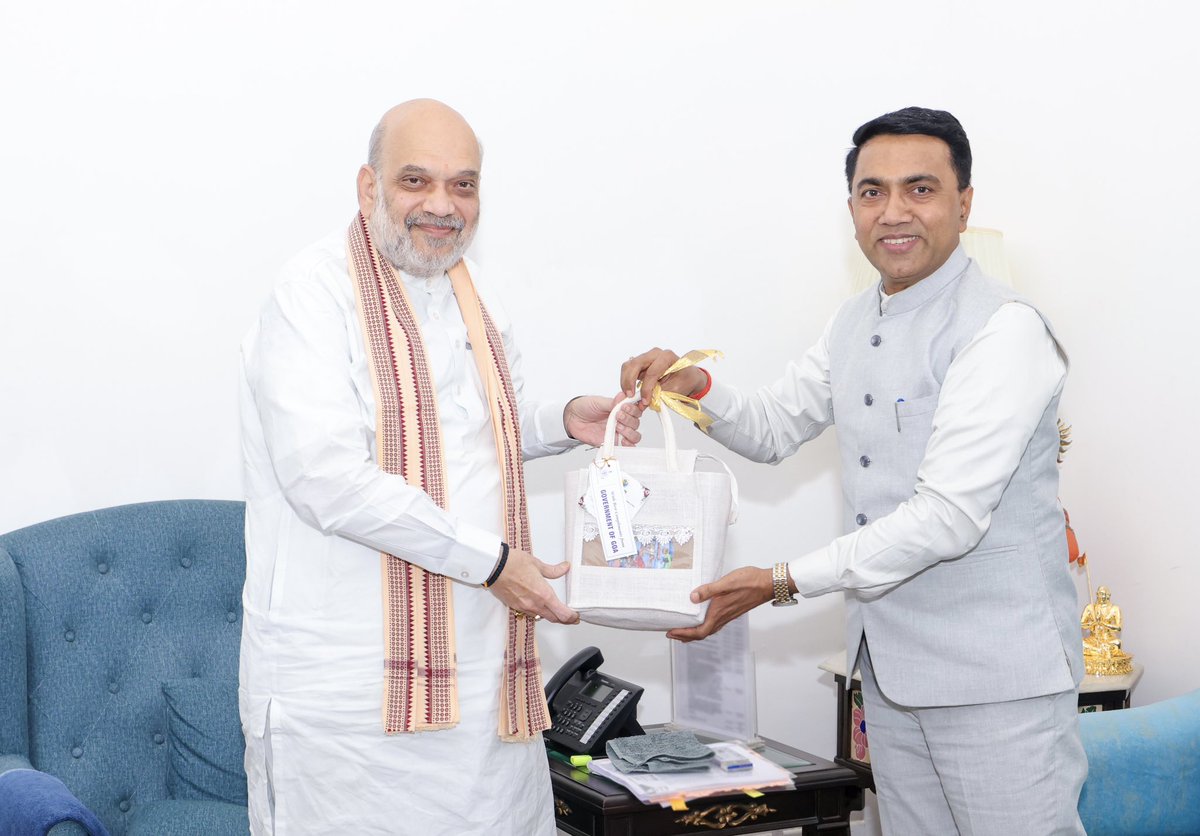 HMOIndia's tweet photo. Chief Minister of Goa Shri @DrPramodPSawant met Union Home Minister and Minister of Cooperation Shri @AmitShah today. https://t.co/PnVHypi3hf