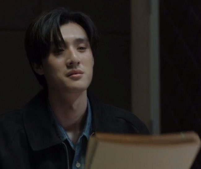 mkhaofeirswt's tweet photo. #MrKillSeriesEP5
#tee_vtp @vitheepanich 

ซีน mvp ของจั้นสำหรับน้องธีในอีพีนี้ยังเป็นซีนตำรวจเหมือนเดิมเลย ไม่รู้จะชมน้องธียังไงให้พอแต่ในบทบาทสารวัตรภัทรน้องธีทำออกมาได้ดีมาก ๆๆๆ ㅠㅠ เป็นตำรวจที่เชื่อในความถูกต้อง กล้าเผชิญหน้ากับทุกคน ขอแค่ได้ความจริงมา 😭😭💘💘 

คือซีนนี้อารมณ์ของคิมไปสุดมาก 📈โรคจิตขั้นบ้าอะ แต่ตัวภัทรไปได้สุดขึ้นอีก ไม่ได้บ้าตามนะแต่คือทำให้เหนือกว่าฆาตกรได้ ㅠㅠ นี่แหละอารมณ์และสายตาที่ส่งน้องธีไปหมดเลยด้วยซ้ำ เก่งชิบเป๋ง ภูมิใจโว้ยไม่ผิดไม่พลาดดดด  🫳🏻🫳🏻🫳🏻🐰🩵