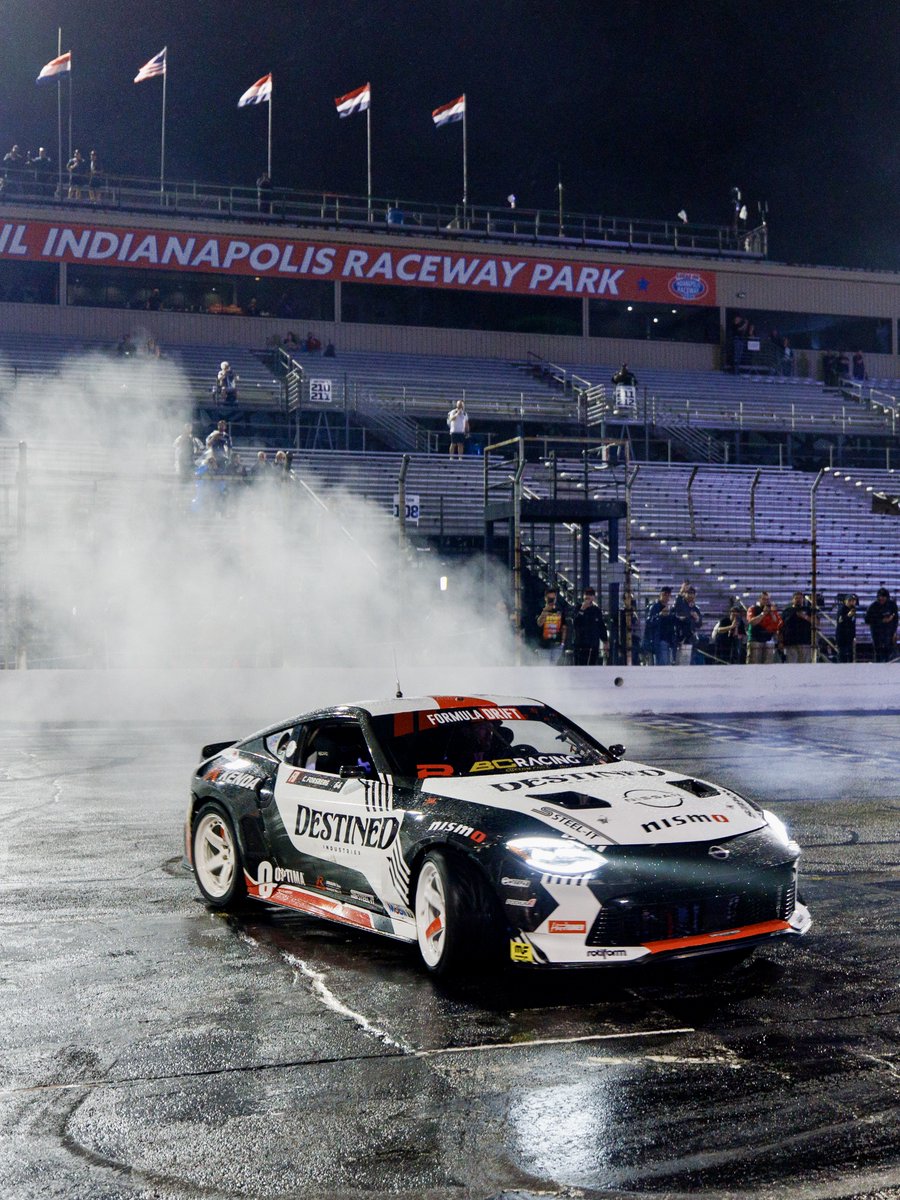 FormulaDrift's tweet photo. One way or another, tire smoke.

#FormulaD #FormulaDRIFT https://t.co/fVVzUrlCar