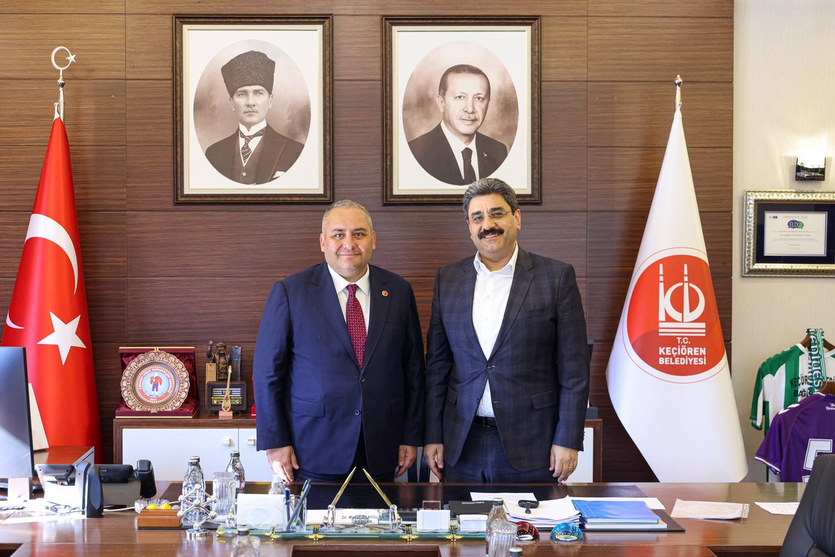 OzarslanMesut's tweet photo. AK Parti Sivas Milletvekilimiz ve Kadın Kolları Genel Başkan Yardımcımız Sayın @rukiye_toy ile AK Parti Sivas Milletvekilimiz ve Teşkilat Başkan Yardımcımız Sayın @hakanaksu058’yu ağırlamaktan onur duyduk.

Bir Sivaslı olarak, hemşehrilerimle bir arada olmanın, memleketimizin birlik ve beraberlik ruhunu Keçiören’imizde hissetmenin mutluluğunu yaşadım. Bu vesileyle, Yiğidolar diyarı Sivas’a ve tüm hemşehrilerime kucak dolusu sevgilerimi ve selamlarımı iletiyorum.