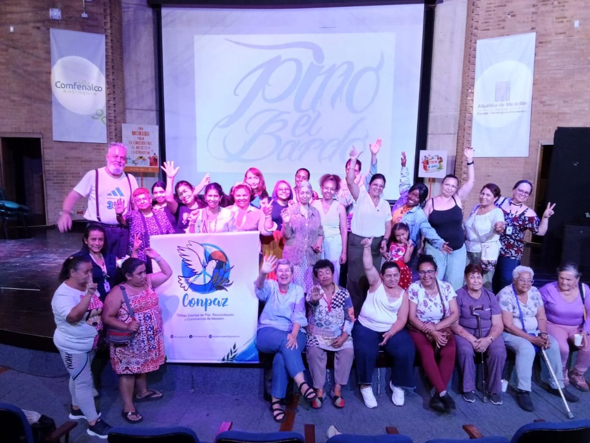 conpazmed's tweet photo. 🕊️ Un espacio para dialogar y defender la paz.

Así vivimos el Tercer encuentro de la Ruta por las Paces, la Memoria, la Verdad, la Reconciliación y la No repetición.

Gracias a quienes construyen paz territorial en #Medellín, cada día 🌱 https://t.co/TfHeiXqX93