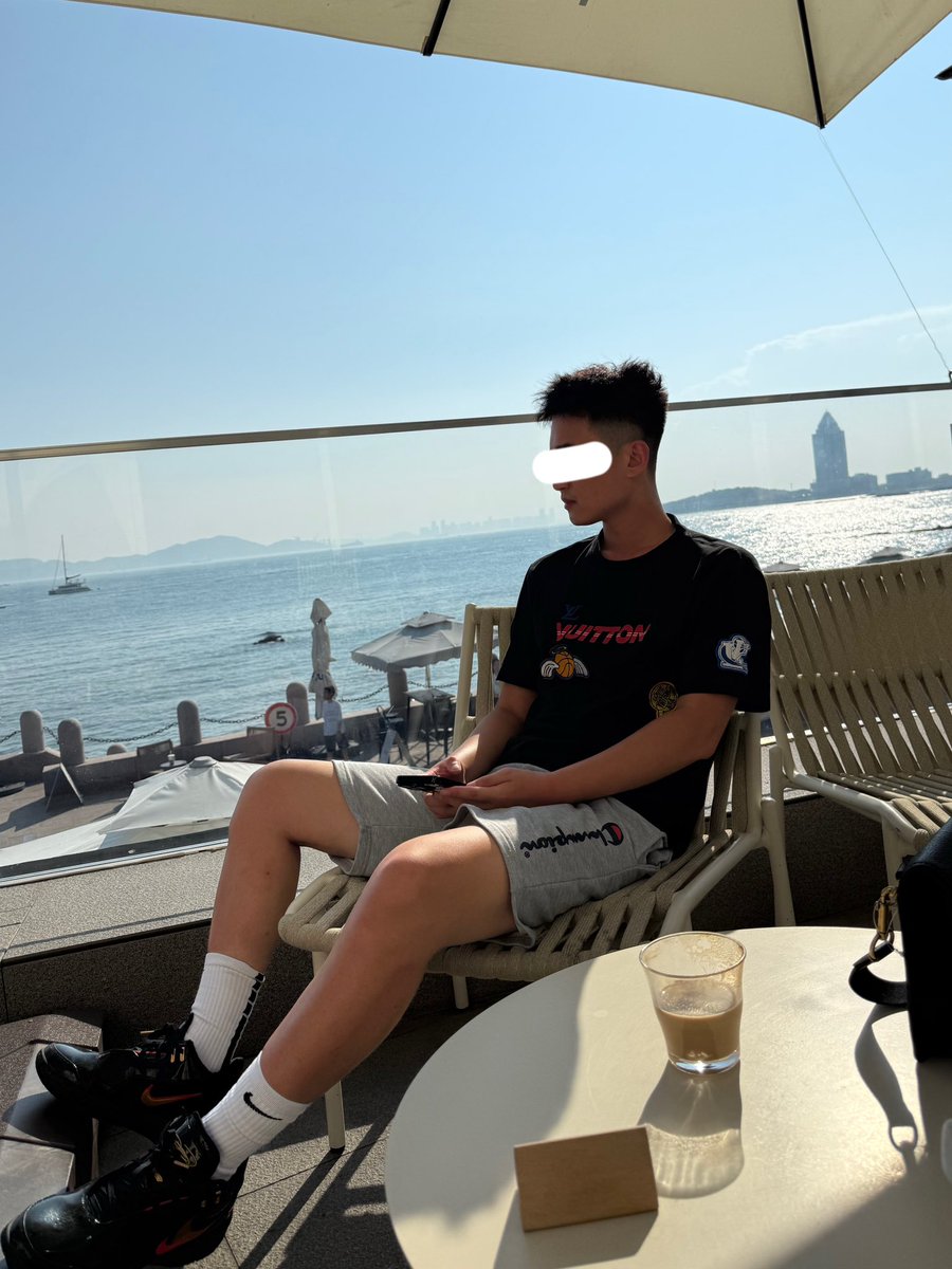 healut's tweet photo. 我脑海里真正臭脚白袜篮球体育生帅主模样be like，推上有同款吗、全都是些乱七八糟 https://t.co/J3u2DyI5vE