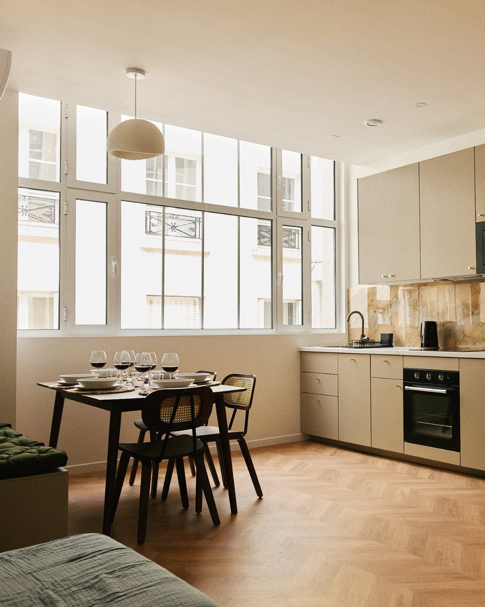 lavie_maison's tweet photo. The cloud feeling vibes you get when you decide to stay with Lavie Maison... Unmatched! 

We always try to create a decor that will make you feel at home. This one is in Paris, available on our website! :) 

#parisgetaway #parisstay #stayinparis #luxurystay #bnbparis https://t.co/V7AVknJ9FD