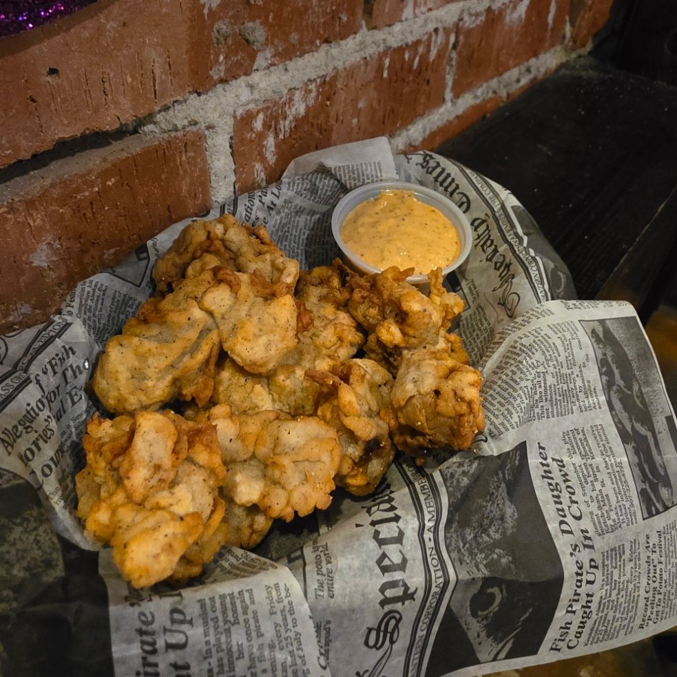 RouxsCreoleCafe's tweet photo. Fresh, plump oysters lightly battered and fried to perfection.
Crunchy outside. Briny, juicy, melt-in-your-mouth inside.

$2.00 OFF During Happy Hour Daily from 3 to 6pm

#rouxscreolecafe #downtowngallatin #gallatinchamber #cajunfood #nashvilleeats 
https://t.co/sLN91OPsMk https://t.co/a34GmY6UPq