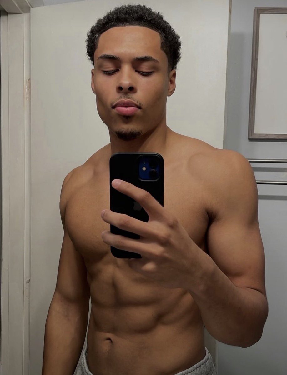Shadyrackzs's tweet photo. Tiktok live streamer showing his body 👀👀 dm for file. https://t.co/c38lh53Q6N