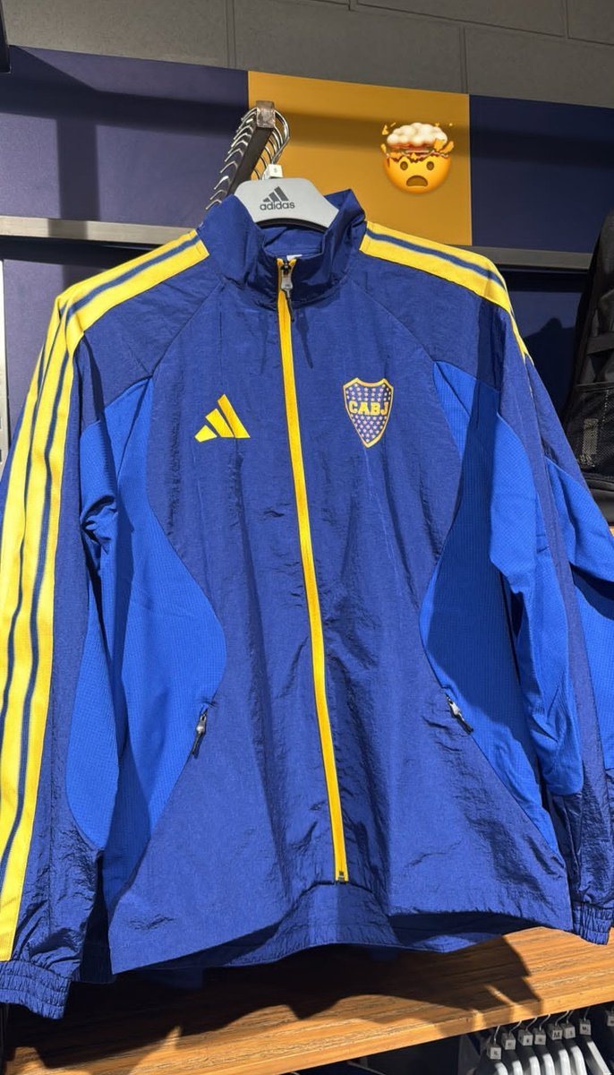 Fatixeneize's tweet photo. Vieron la locura que es la nueva campera de boquita? POR FAVOR LA NECESITO😍💙💛💙 https://t.co/ALjRYi9TPG