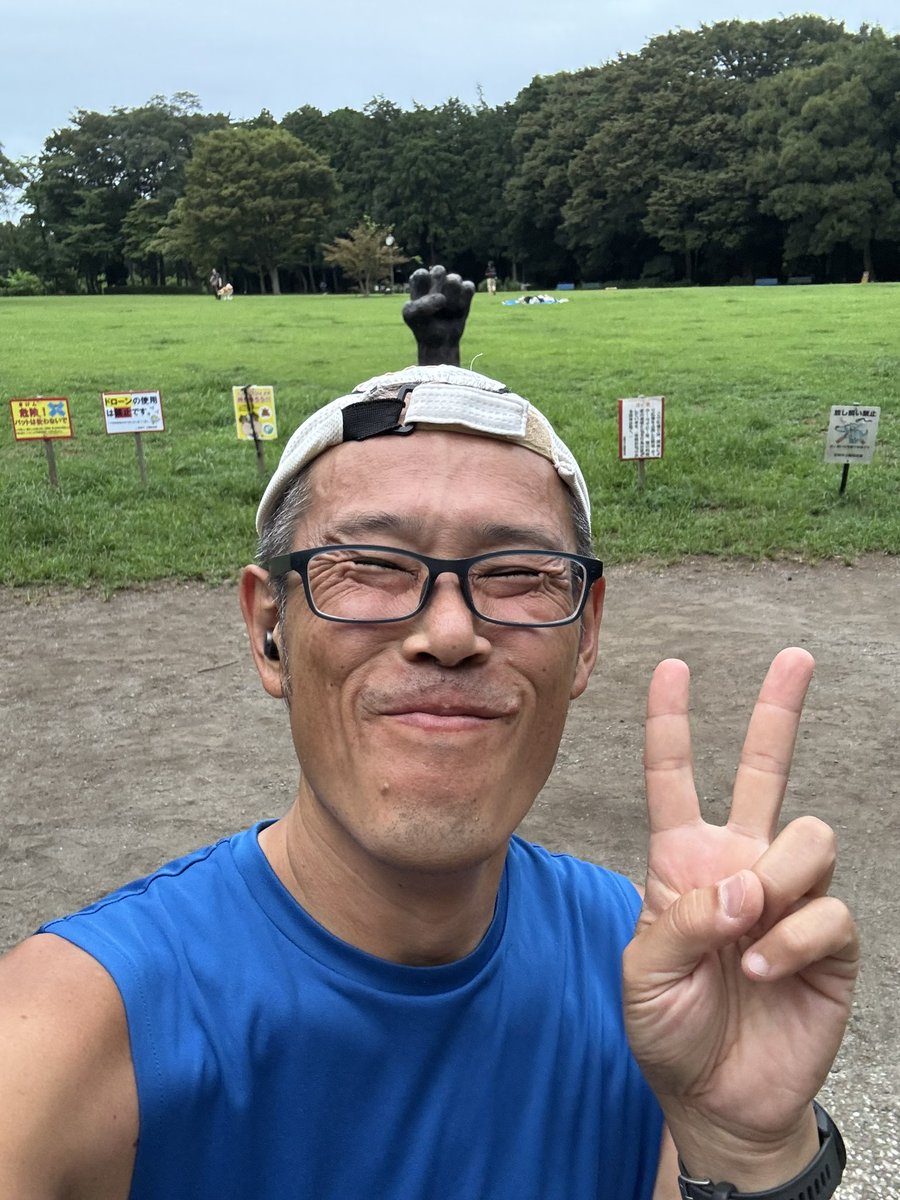 red_baz's tweet photo. ランニング中にラン友から連絡があったので、走ってるよー、と画像を送ったら「練習中も被り物してんだね、さすがー😂」と返ってきた。確かにそう見えるかも。ていうか本番でも被り物したことないわ。 https://t.co/BXY0NlD9f6