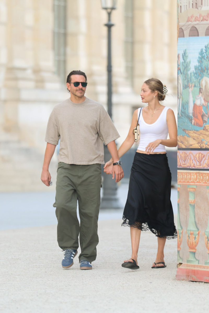 onedio's tweet photo. Gigi Hadid ile Bradley Cooper, Paris'te el ele görüntülendi. https://t.co/qgA9TeJZ5e