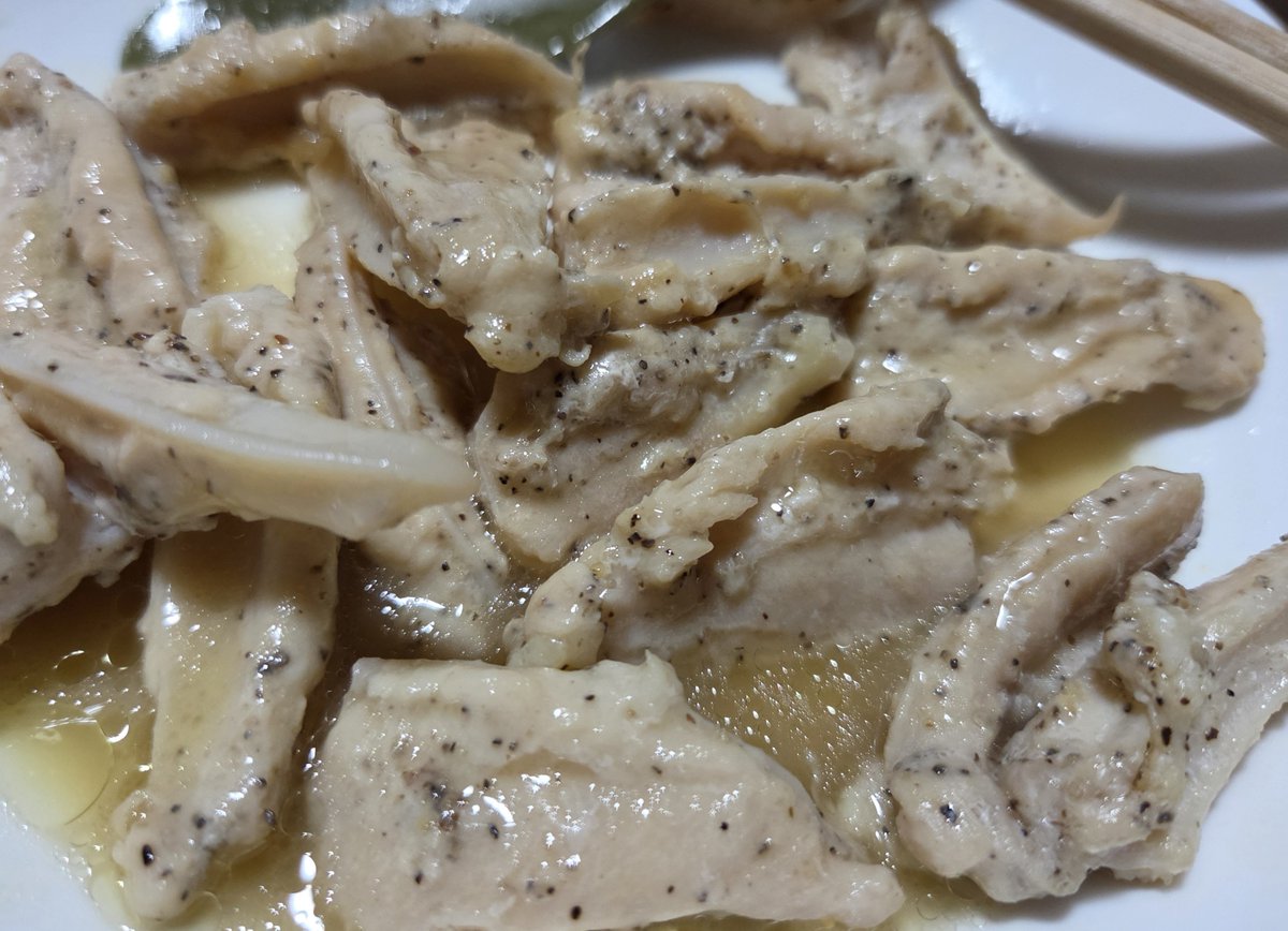 wi__fi__bot's tweet photo. ヤゲン軟骨蒸し焼いて濃いめのハイボールをかっ食らう幸せ https://t.co/0RcVTmMs60