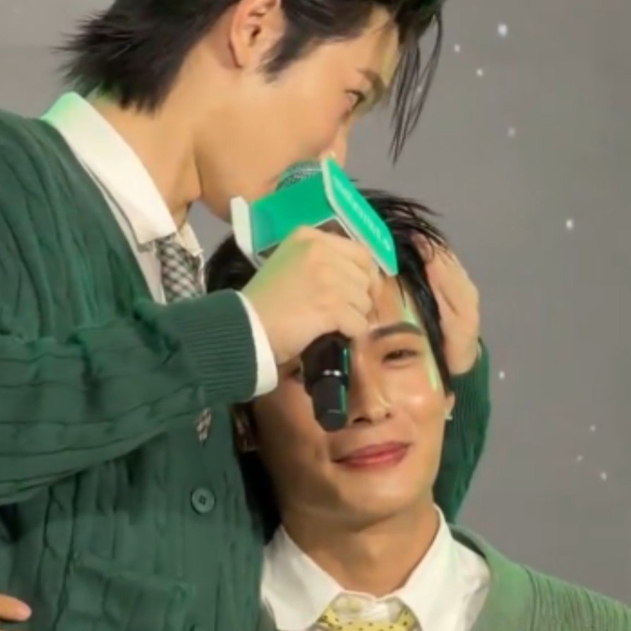 fenhlq's tweet photo. ฟินไปหมด ยิ้มแฉ่ง ยิ้มกว้าง เต้อตาแม่แล้ว  มวลนี้คืออะไร บ้าจริง นี่เราหุบยิ้มไม่ได้

TTY SMOOTHE NEXT GEN SKIN

#SmoothExTutorYimNextGen https://t.co/M5sduOWEg5