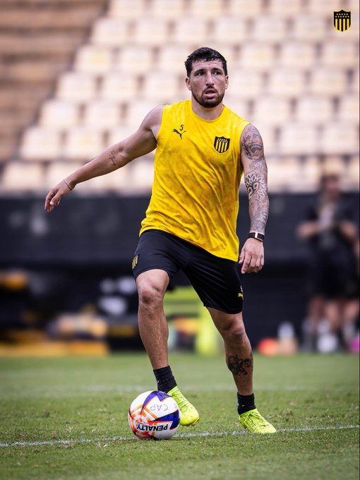 Buysan's tweet photo. 📌 Thiago Espinosa y Eric Remedi serían titular en Peñarol.

Saldrían Lucas Hernández y el Indio Fernández del once inicial.

Información de @Arrillagae en La Mañana del Fútbol.

▶️ https://t.co/y81BDG6t9r https://t.co/p9o0IC1ZA1
