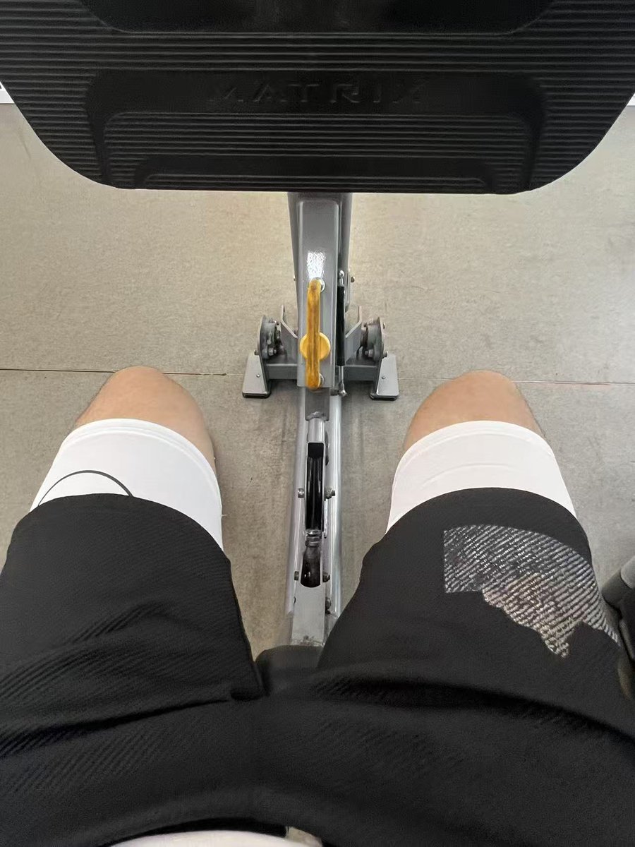 yang1011252's tweet photo. 健身房练腿日，来摸我吧
#高弹 #白袜 #体育生内裤  #体育生 #1s #健身展示 https://t.co/36VXWt3nQv