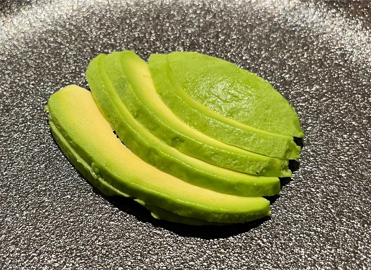 ←のサラダにアボカド🥑追加で! 結果→ おぉ、ブッダよ。 寝ているのですか??