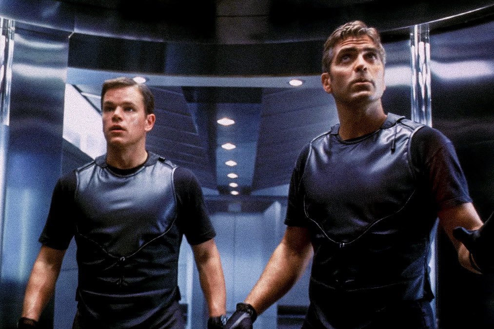melody_91_'s tweet photo. matt damon &amp; george clooney in ocean’s eleven (2001) https://t.co/G1wmlq9EIw