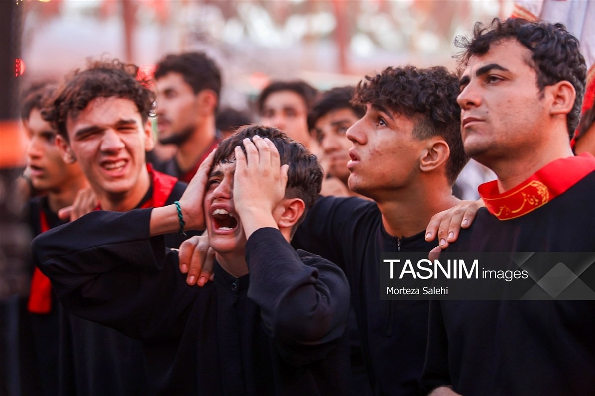 khandehroo33470's tweet photo. زائران نیجریه با وجود فاصله دور، هر سال این پیاده‌روی را در کشور خود برگزار می‌کنند و این نشان می‌دهد که عشق به حسین(ع) در هر نقطه‌ای از جهان شعله‌ور است و هیچ مرزی نمی‌شناسد.
#یالثارات_الحسین
#ملت_حسینی https://t.co/LT2069j5dJ