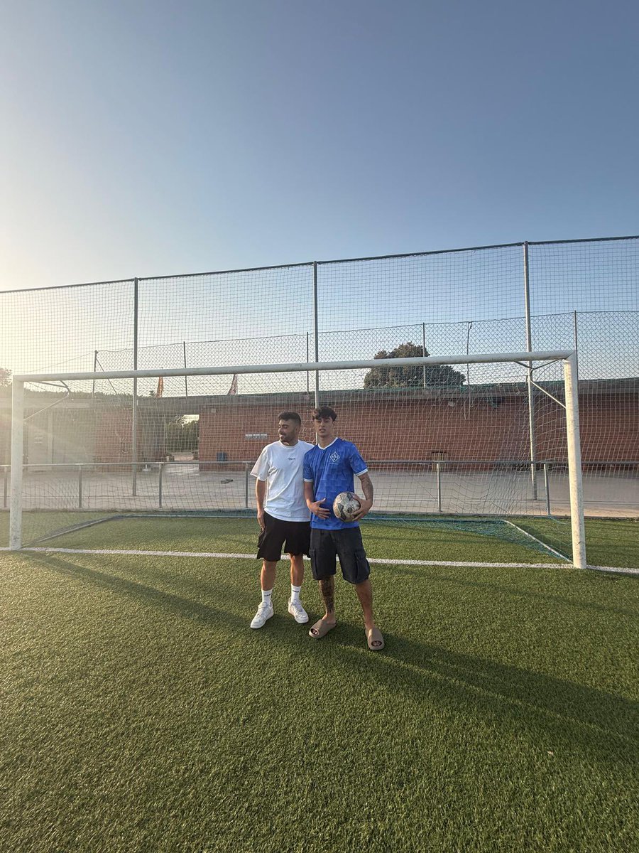 CFCastelltersol's tweet photo. ✍🏽🤝𝗙𝗜𝗧𝗫𝗔𝗧𝗚𝗘 𝗢𝗙𝗜𝗖𝗜𝗔𝗟

🦉Benvingut, Àlex!

🔵L'Àlex Vives s'incorpora al CF Castellterçol per reforçar la part ofensiva del Primer Equip. https://t.co/voY9xcMqeU