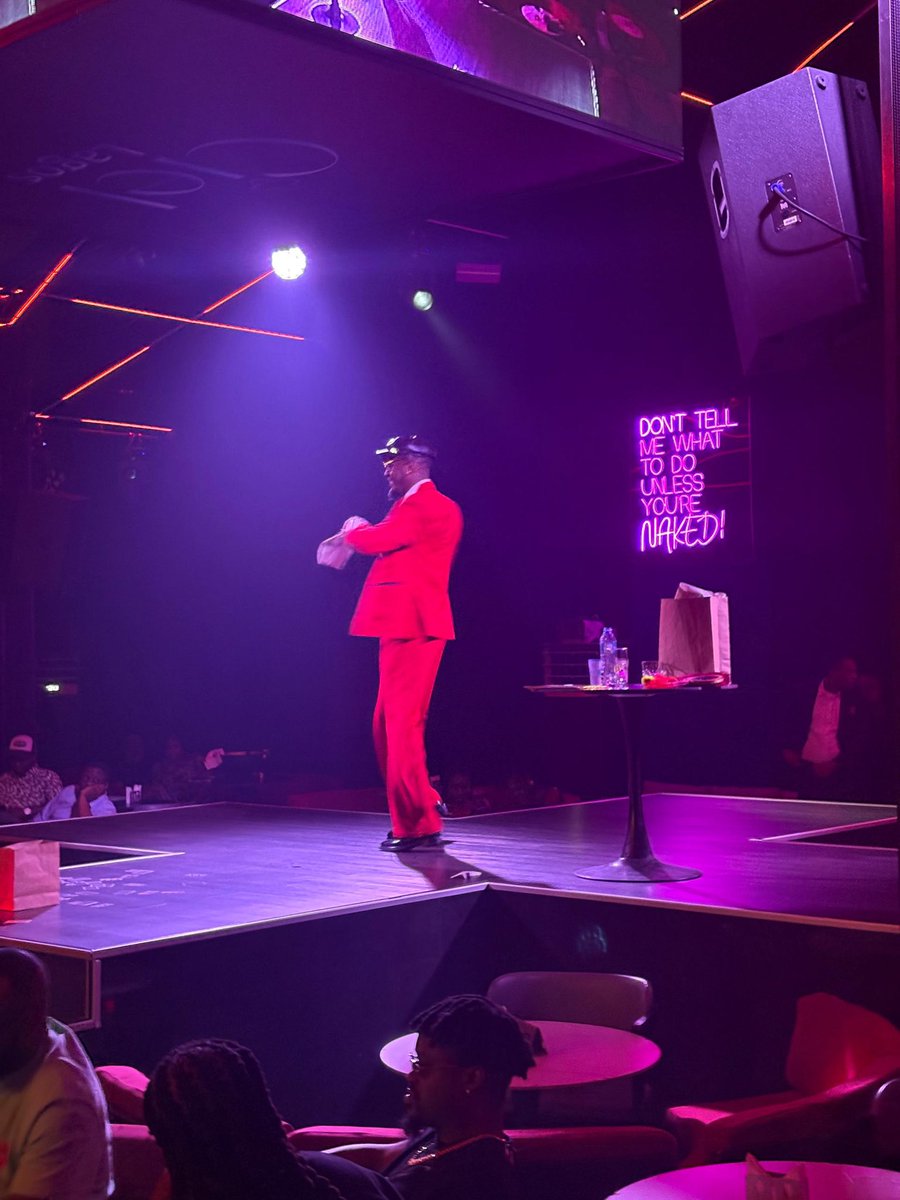 STYLEBYOGUCHI's tweet photo. MYSTERY AND ELEGANCE IN ONE PICTURE 
@STYLEBYOGUCHI MONARCH TUX SPOTTED ON MYSTERIO MAGIC 
#stylebyoguchi #fashion #monarchtux https://t.co/E22dqclqwK