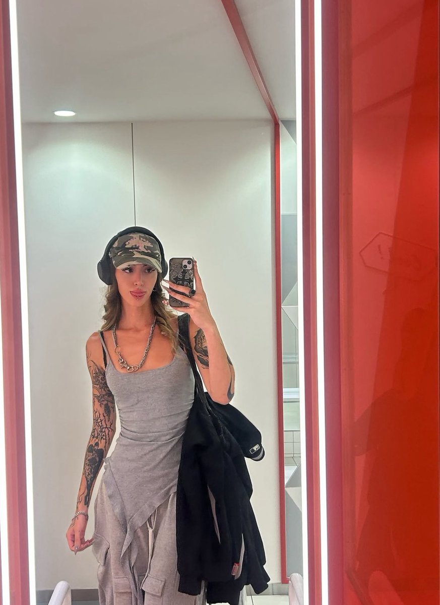 theiafae3's tweet photo. ✨Facts about me 💖
I'm trans🏳️‍⚧️
I'm a switch🔄
I do not tuck❌
I'm 26🙋‍♀️
I can't get pregnant. ...no matter how much you try...
I love it when straight guys... https://t.co/Xm8e8pjiux