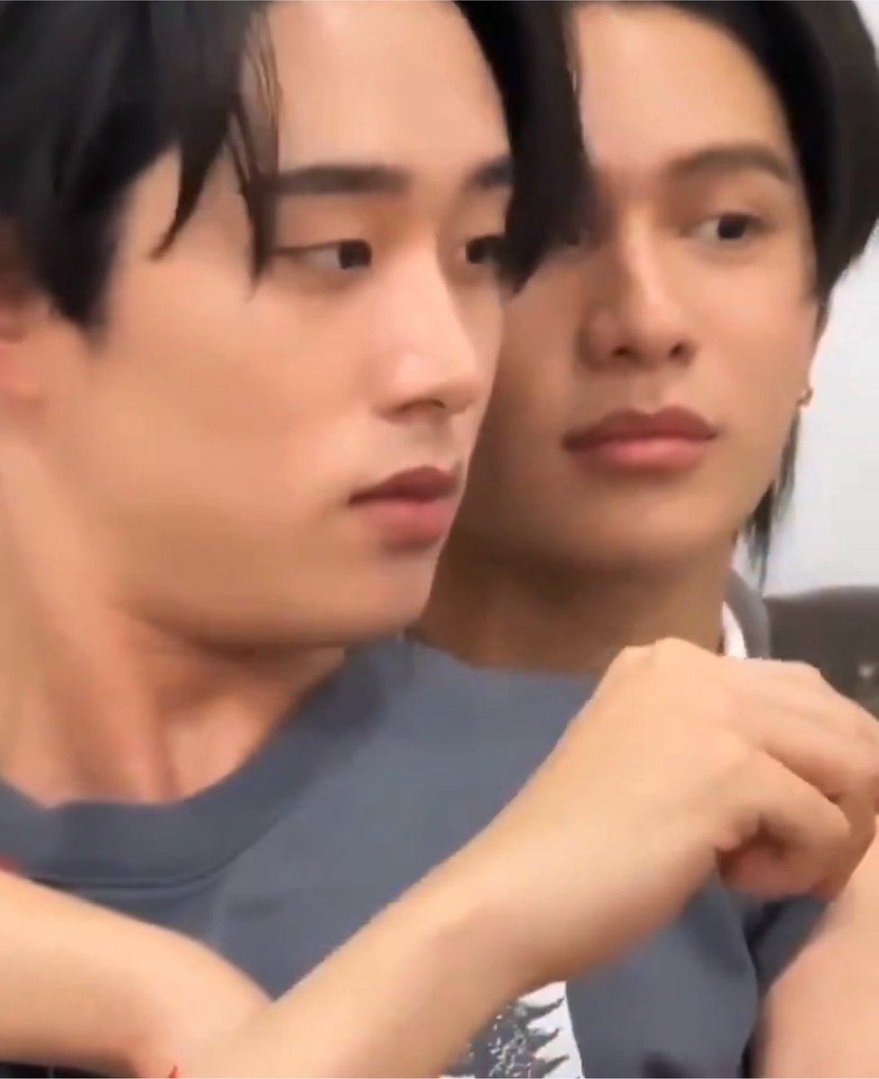underthesamsky_'s tweet photo. ไหล่พี่เอสนี่ไม่เคยว่างเลย วิลเลี่ยมจองแล้ว https://t.co/GdhwHB1YGw