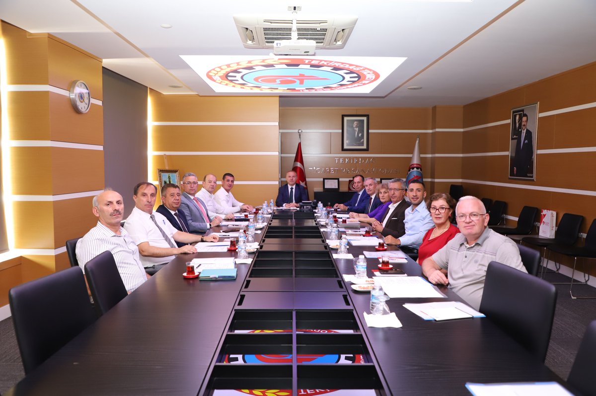 tekirdagtso's tweet photo. 15-20 Eylül 2026 tarihleri arasında kutlanacak Ahilik Haftası etkinlikleri kapsamında Odamız ev sahipliğinde hazırlık toplantısı gerçekleştirildi.

Tekirdağ Vali Yardımcısı Dr. Gürbüz Saltaş başkanlığında düzenlenen toplantıya Ticaret İl Müdürü Mehmet Furtına, Tekirdağ TSO Genel Sekreter V. Atakan Üzel ile ilgili kamu kurum ve kuruluşlarının temsilcileri katıldı.

Toplantıda, Ahilik Haftası etkinlikleri kapsamında İlin Ahisi, İlin Kalfası ve İlin Çırağı seçilerek, etkinliklerin planlanmasına yönelik paydaş kurumların katkıları ve yürütülecek iş birliği çalışmaları hakkında görüş alışverişinde bulunuldu.