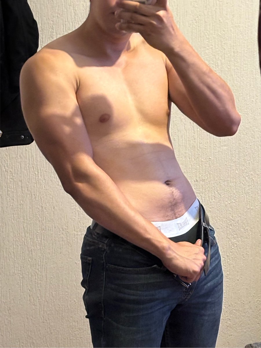 Thefake_09's tweet photo. Nadie quiere hacer abdomen conmigo 🤡
#Tijuana #gym https://t.co/t1oqycCcL2