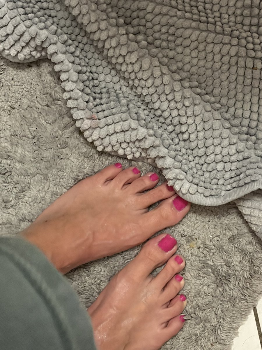 Lilly57948403's tweet photo. Wer will sie nach dem Baden noch schön schaumig sehen?
Ab in die DM’s ihr Loser!🤗
#feet #findom #füsse #findomdutschland #Geldherrin #Herrin #Blackmail #abmelkung #zahlsau #moneyslave #findomeu #financaldomination #moneydom https://t.co/Xpj1lz5snR