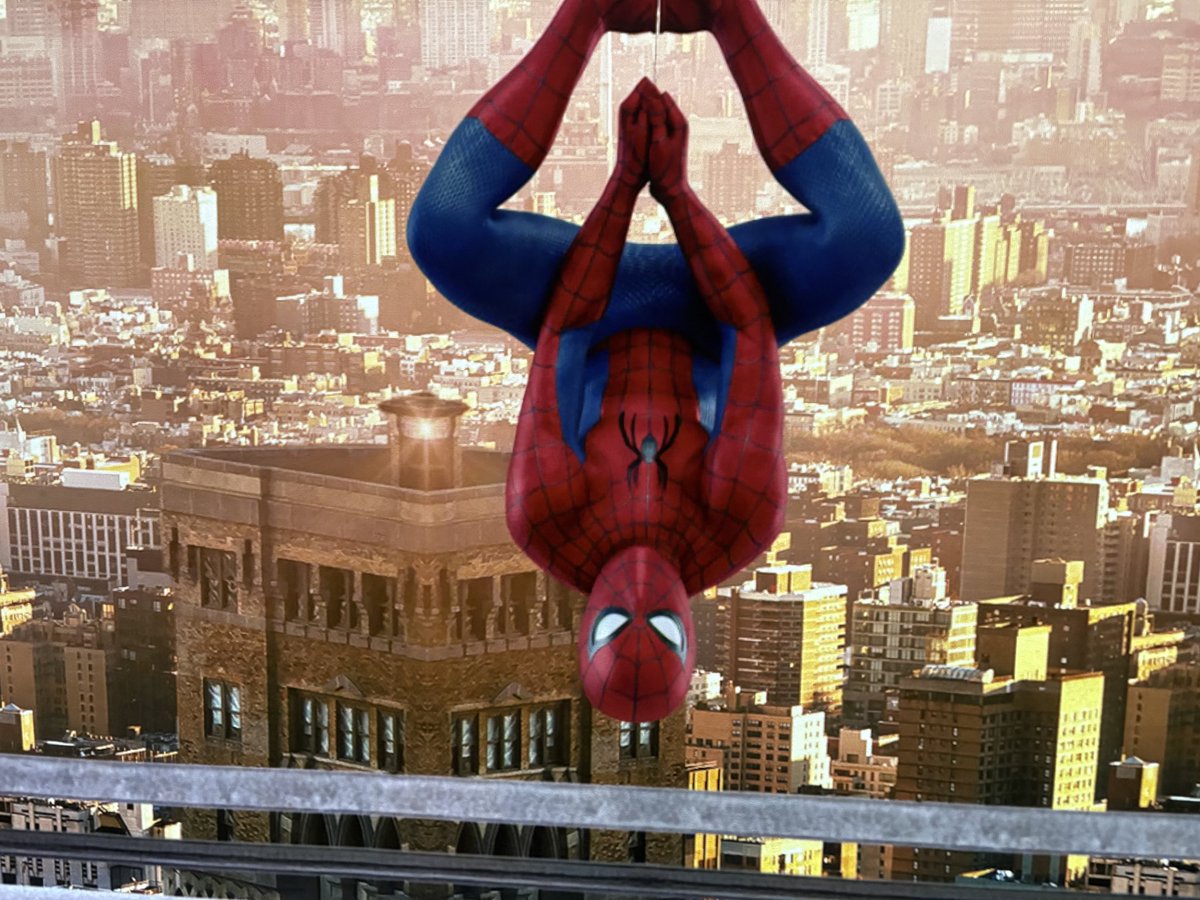 jun_ction's tweet photo. #スパイダーマン
ブランドニューデイ

前作はお祭りだったが
今作は後日談の側面が強い

とにかくずっと悲しいのだけど
それ故にラストのワンシーンがブッ刺さって泣ける

ゲストの扱いはそれで良いのか？という気もした

音響のおかげで
スパイダーセンスがビンビン https://t.co/jqdlYu1QnS