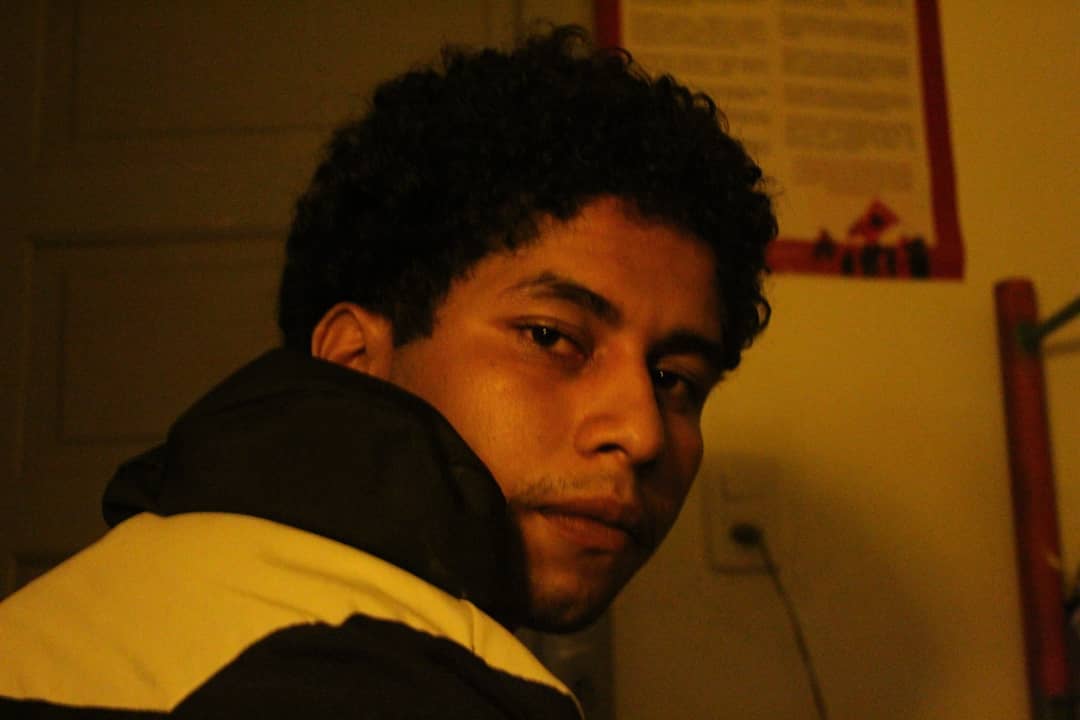 screamyell's tweet photo. O rapper Kellven Praieiro conversa com Elsa Villon
sobre sua arte como trincheira de resistência pataxó:  

=> https://t.co/ynAygzFHkt 

"Minha arte é a linguagem que encontrei para costurar o abismo entre a violência do mundo urbano e a ancestralidade do território" https://t.co/pmgIZDmJcV
