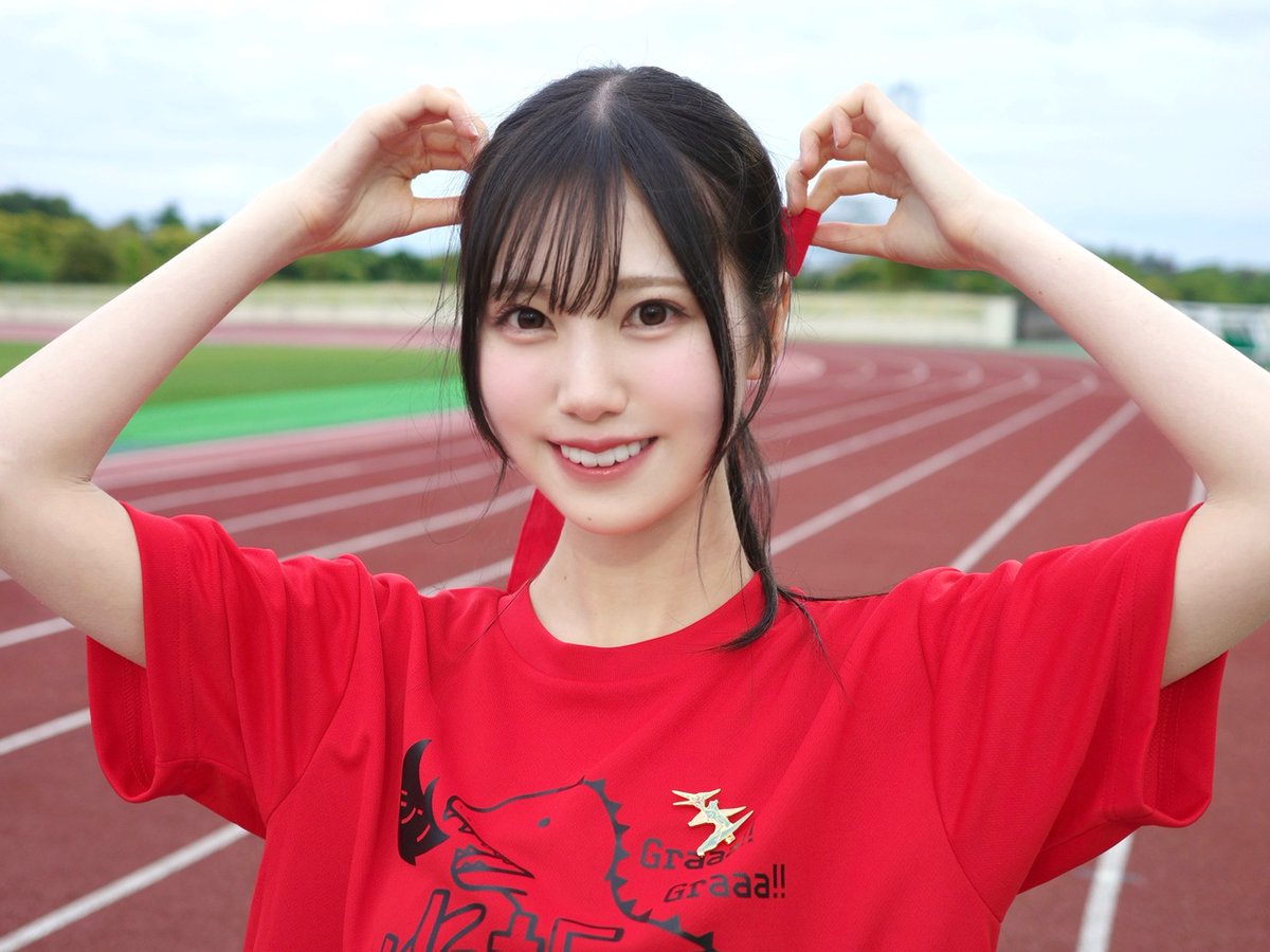 hinatazaka46's tweet photo. 【ブログ更新☀️ 鶴崎仁香】 起死回生のシュートを打て！ https://t.co/kCZ1c53iSb #日向坂46 #鶴崎仁香 https://t.co/5ovEJU6c36